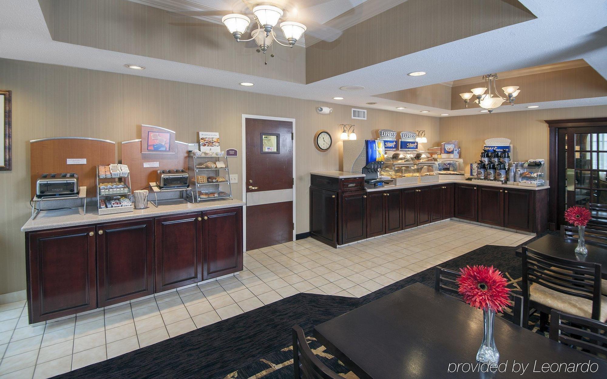 Holiday Inn Express Hotel & Suites Youngstown North-Warren/Niles By Ihg Restaurant photo