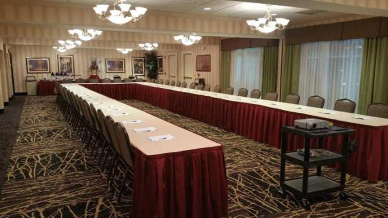 Holiday Inn Express Hotel & Suites Youngstown North-Warren/Niles By Ihg Extérieur photo