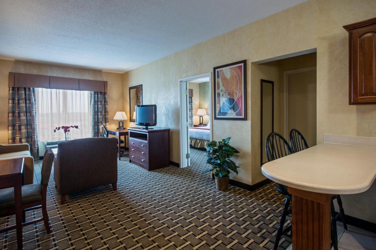 Holiday Inn Express Hotel & Suites Youngstown North-Warren/Niles By Ihg Extérieur photo
